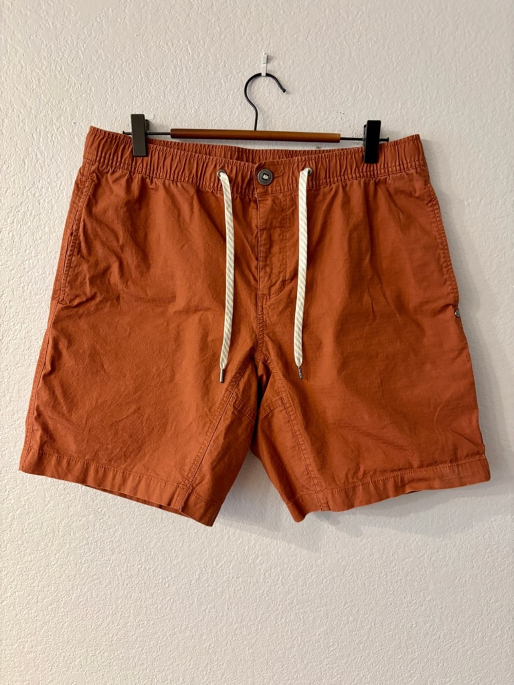 Vuori Men's Ripstop Drawstring Shorts Rust - New Never Worn